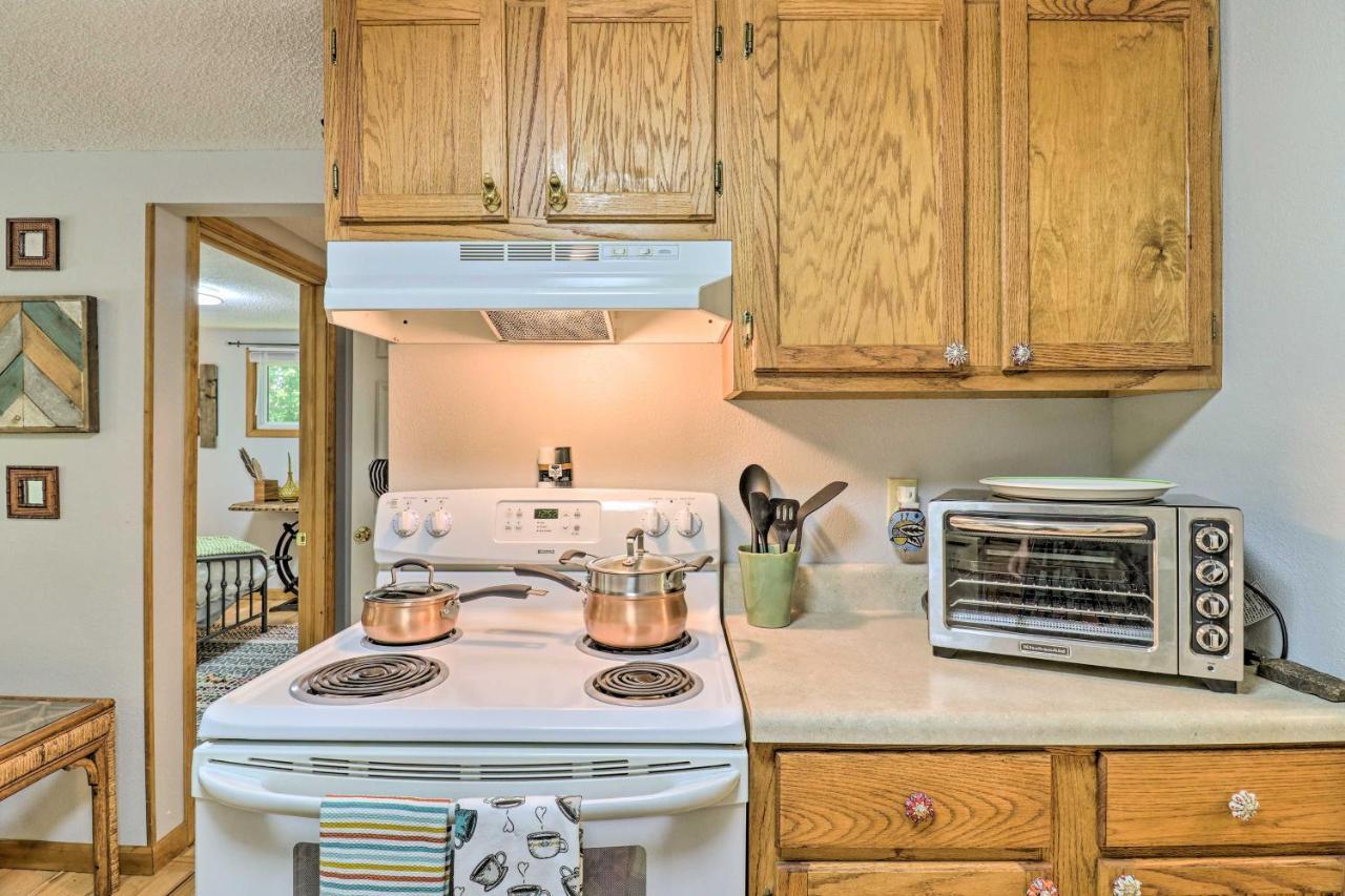 Vintage Creekside Cottage With Hot Tub And Grill! แมกกีวาเลย์ ภายนอก รูปภาพ